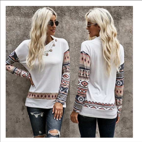 SOLD⭐️Asymmetric Buttoned Neckline Top - Picture 5 of 7